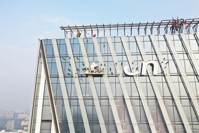 深圳腾讯大厦幕墙发光字工程